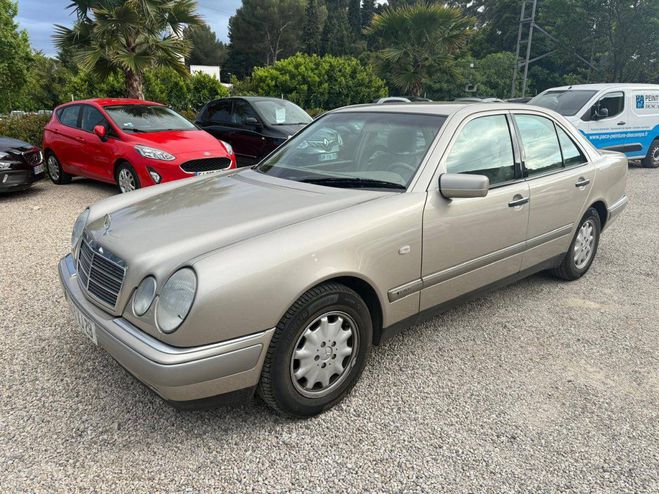 Mercedes Classe E II (W210) 240 V6 Classic BA INC. de 1999