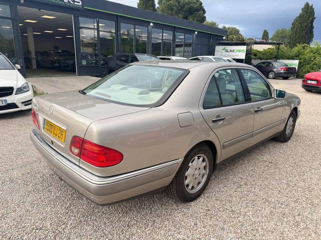 Mercedes Classe E II (W210) 240 V6 Classic BA INC. de 1999