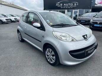  Voir détails -Peugeot 107 urban move 3 portes à Reims (51)