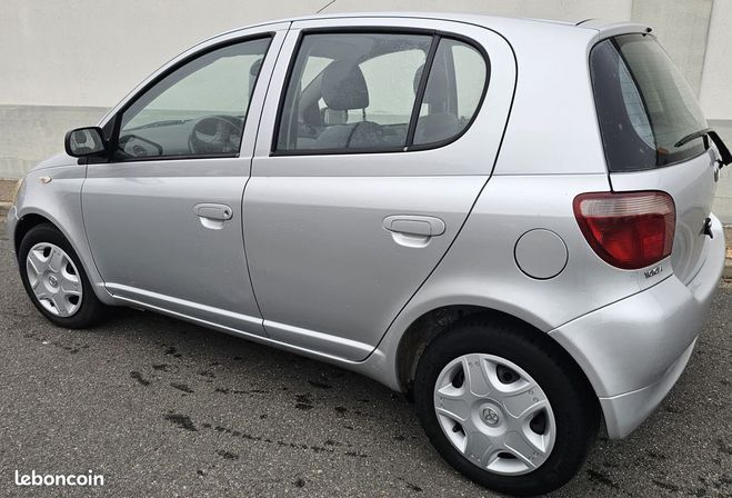 Toyota Yaris 1.3 85 cv 131.000 km bva clim Gris de 2000