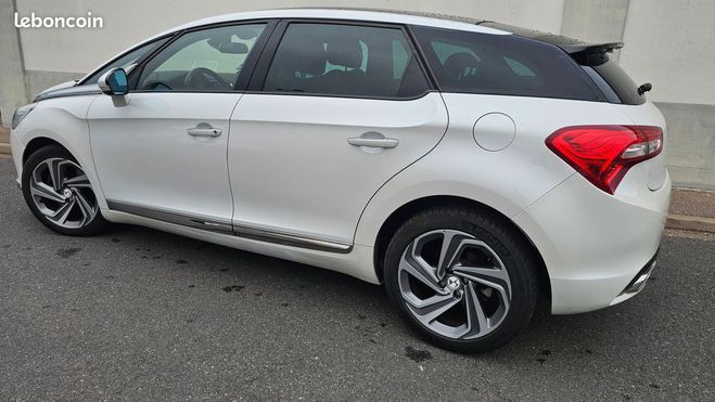 Citroen DS5 2.0 bluehdi 150 so chic blanc nacre Blanc de 2015