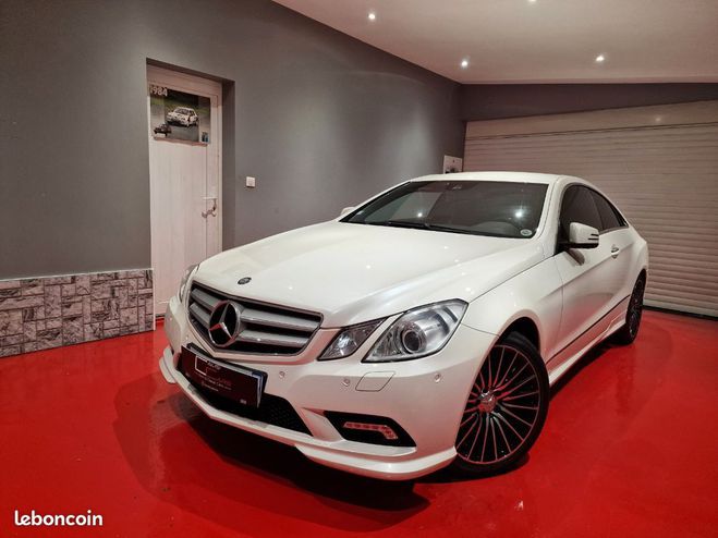 Mercedes Classe E 500 5.5 V8 388 CH 7G Tronic Plus PACK AM Blanc de 2012