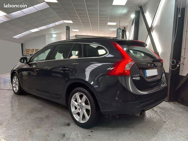 Volvo V60 1.6D D2 115Ch Summum BVA  de 2013