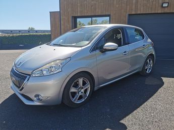  Voir détails -Peugeot 208 1.6L HDI 92CH BVA / GPS à Villefranche-de-Rouergue (12)