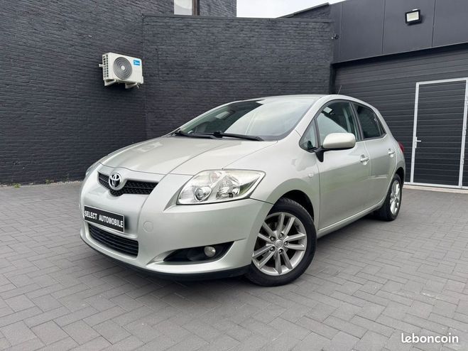 Toyota Auris 1.4 90CH D-4D Luna 5p Gris de 2009