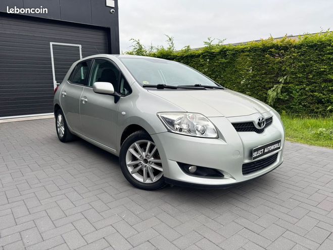 Toyota Auris 1.4 90CH D-4D Luna 5p Gris de 2009