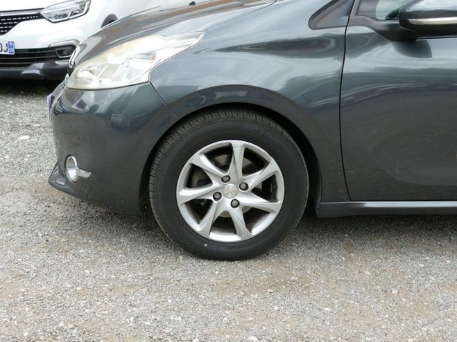 Peugeot 208 1.2 82 Ch ACTIVE BVM5 Gris de 2014