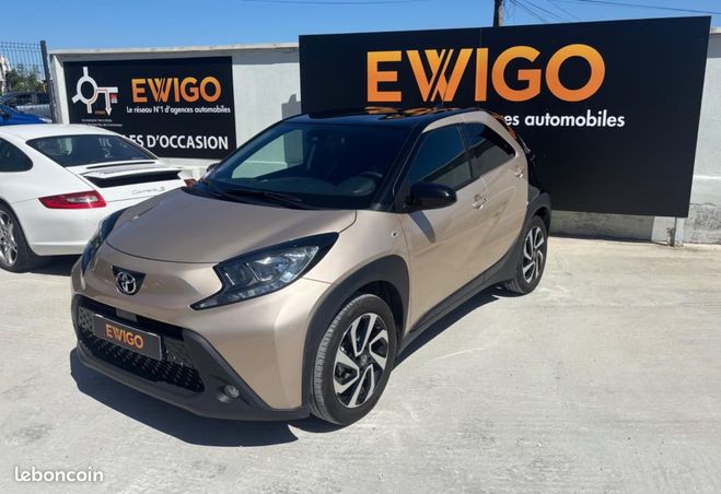 Toyota Aygo x 1.0 VVTI 72 ch DESIGN Beige de 2022