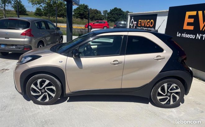 Toyota Aygo x 1.0 VVTI 72 ch DESIGN Beige de 2022