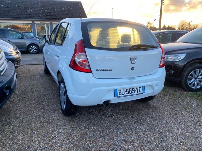 Dacia Sandero 1.2 16V 75 eco2 Blanc de 2011