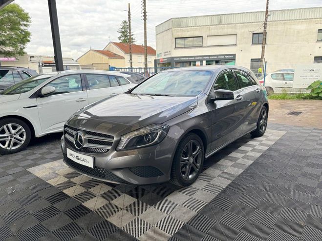 Mercedes Classe A 200 BlueEFFICIENCY Intuition - ENTRETIEN GRIS FONCE de 2013