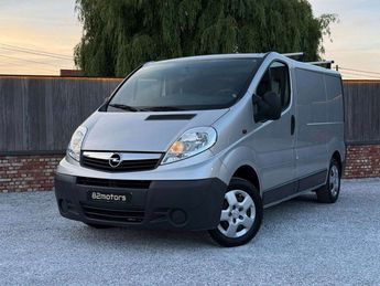  Voir détails -Opel Vivaro / 2.0cdti / airco / trekhaak / 136000km  à Meulebeke (87)
