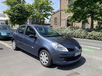  Voir détails -Renault Clio III (B/C85) 1.2 75ch, 94 724km, 5p à  Le Havre (76)