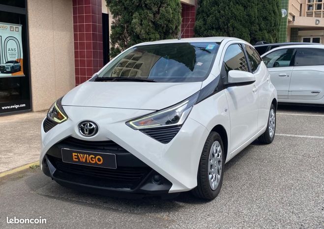 Toyota Aygo 1.0 VVTI 70 X-NIGHT X-SHIFT BVA Blanc de 2021