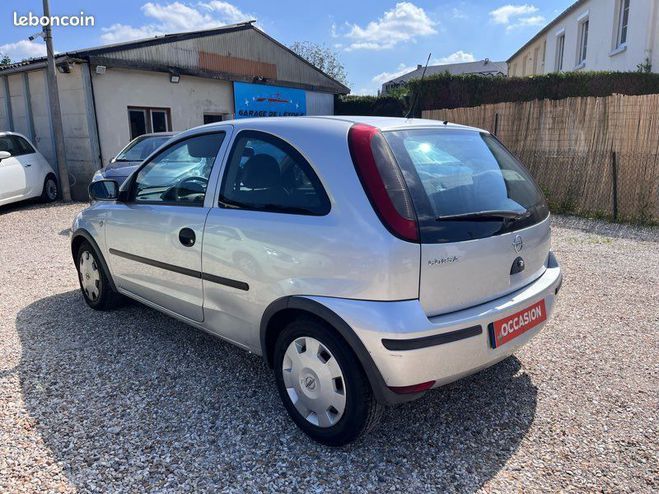 Opel Corsa 1.2i 75CH Gris de 2003