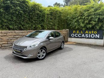  Voir détails -Peugeot 208 1.2 VTi 82ch Allure -1ère MAIN- 36000km- à Six-Fours-les-Plages (83)