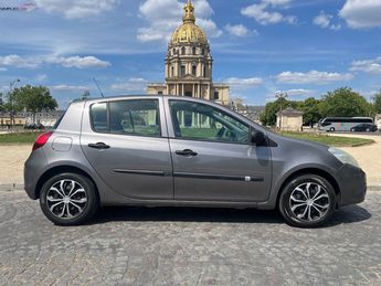  Voir détails -Renault Clio III dCi 70 eco2 Authentique à Paris (75)