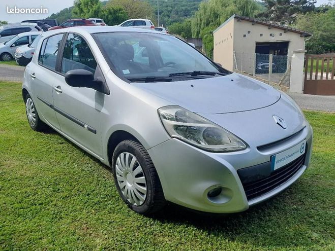 Renault Clio III (B-C85) 1.5 dCi 70ch Express Clim ec Gris de 2010