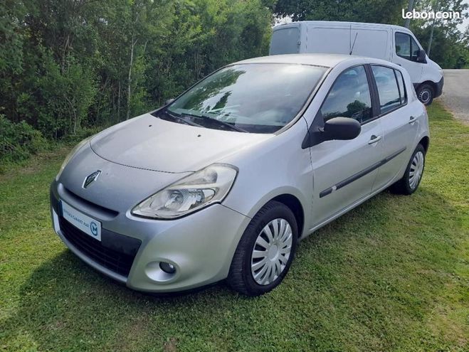 Renault Clio III (B-C85) 1.5 dCi 70ch Express Clim ec Gris de 2010