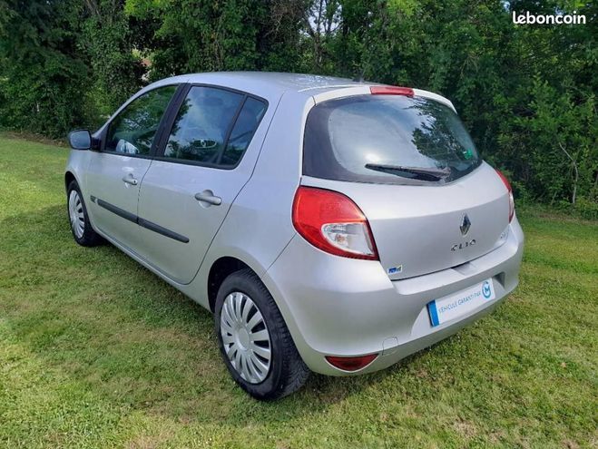 Renault Clio III (B-C85) 1.5 dCi 70ch Express Clim ec Gris de 2010