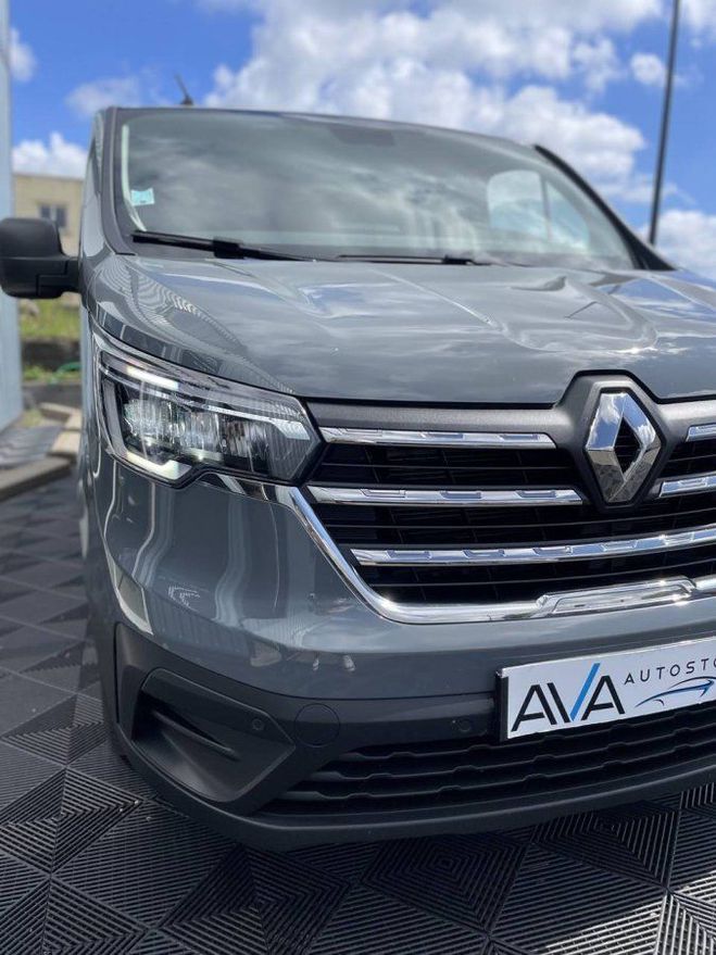 Renault Trafic Fourgon Phase 3 L2H1 3.0T 2.0 dCi 16V 15 GRIS de 2023