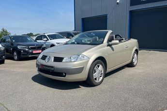  Voir détails -Renault Megane CC 2 II COUPE CABRIOLET 1.6i 59MKM 116CH à Crottet (01)