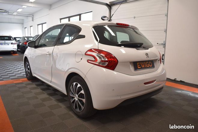 Peugeot 208 GENERATION-I 1.0 VTI 68ch LIKE REVISION  Blanc de 2014