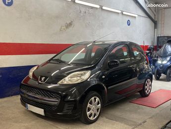  Voir détails -Peugeot 107 1.0 70CH ALLURE à Marseille (13)