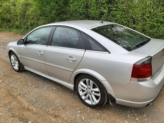 Opel Vectra 1.9CDTI 120CV GTS GRIS de 2006