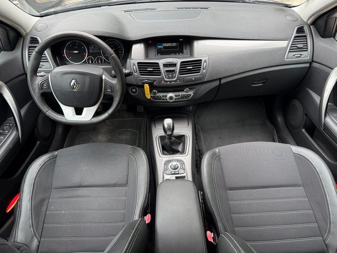 Renault Laguna III 2.0 dCi 130cv Black Edition 2e main Noir de 2010