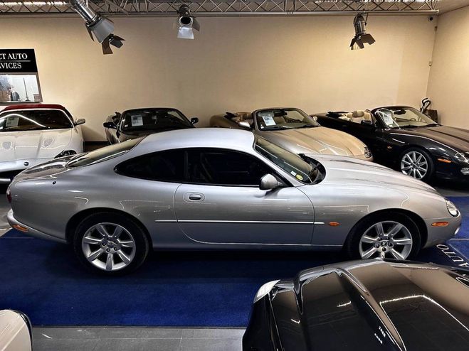 Jaguar XK8 4.2 coupe GRISE de 2003