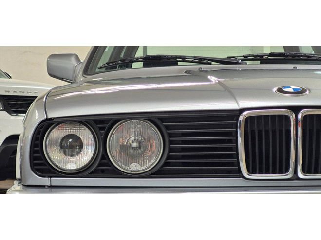 BMW Serie 3 320is E30 COUPE S14 2.0 192 BOITE MECA I GRIS de 1988