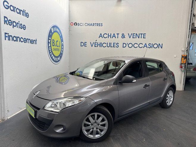 Renault Megane III 1.6 16V 110CH ETHANOL CARMINAT TOMTO Marron de 2011