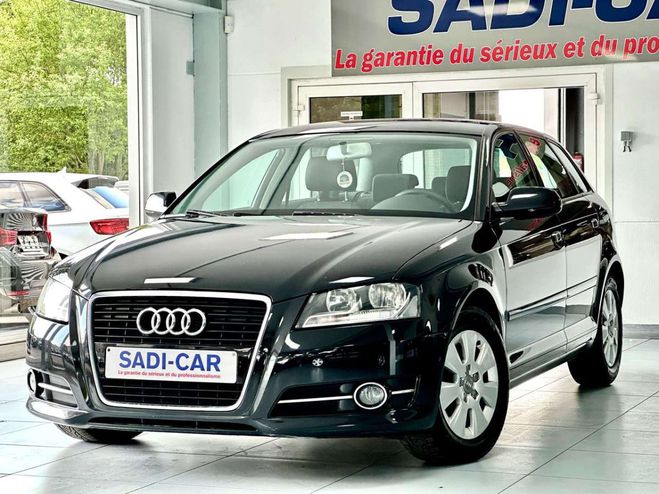 Audi A3 Sportback 1.6 TDi 105cv 5 PORTES Noir Mtallis de 