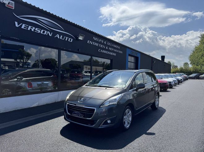 Peugeot 5008 1.6 BlueHDi 120 GPS TOIT PANO HUD 7PL BV GRIS de 2016