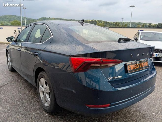 Skoda Octavia 2.0 TDI 115CH BUISNESS 1ERE MAIN ENTRETI Bleu de 2021