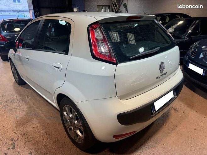 Fiat Punto 1,3 JTD 70CH 1re main Blanc de 2010