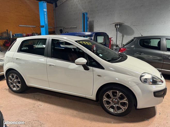 Fiat Punto 1,3 JTD 70CH 1re main Blanc de 2010