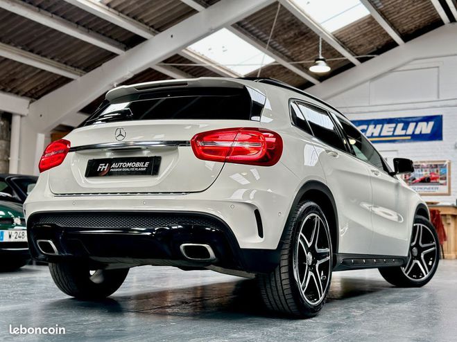 Mercedes Classe GLA Classe 200 AMG Line 1.6L 156 ch Toit ouv Blanc de 2014