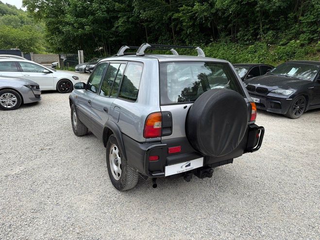Toyota RAV 4 2.0i 128cv 4WD 3me main Gris de 1995