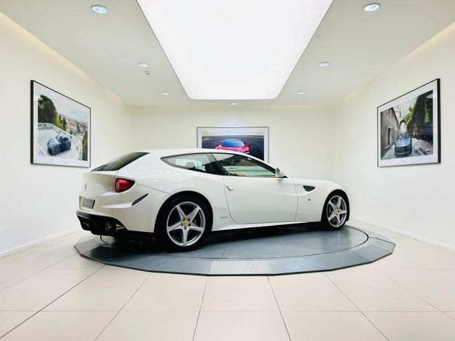Ferrari FF V12 6.3 660ch Blanc de 2011