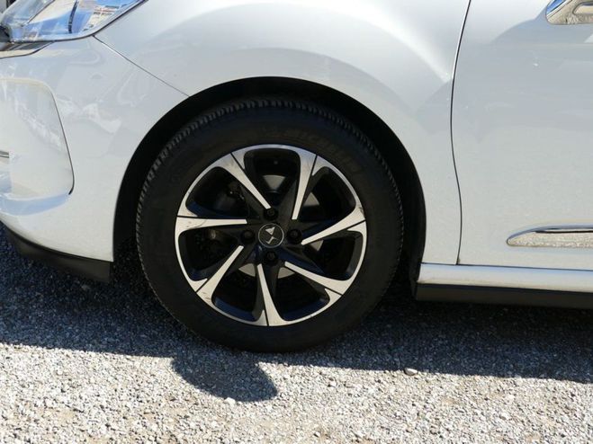 Citroen DS 3 1.2 110 Ch CONNECT CHIC BVM5 CAMERA DE Blanc de 2018