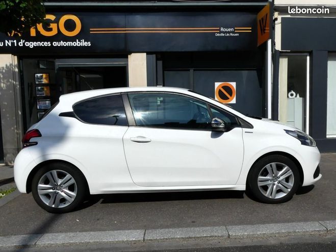 Peugeot 208 GENERATION-I 1.2 PURETECH 80 STYLE DISTR Blanc de 2018