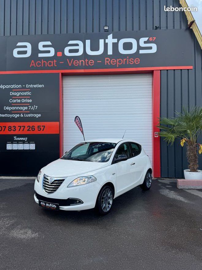 Lancia Ypsilon 1.2 Stop&Start 69 cv citadine regulateur Blanc de 2011