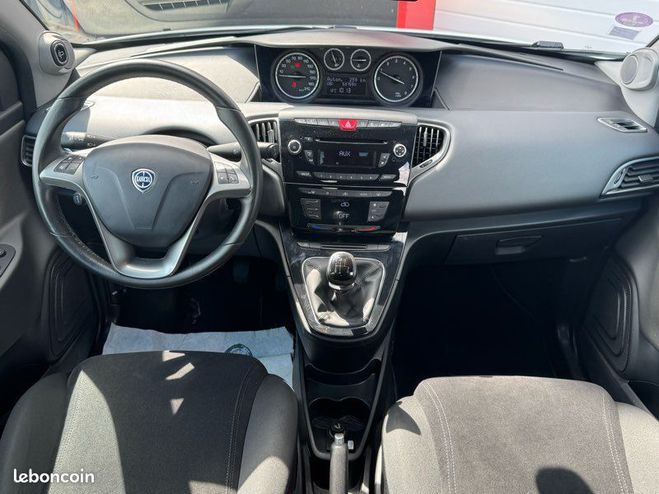 Lancia Ypsilon 1.2 Stop&Start 69 cv citadine regulateur Blanc de 2011