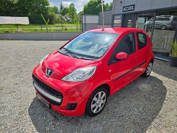  Voir détails -Peugeot 107 1.0i 68cv Trendy 5 portes à Saint-Jean-de-Linires (49)