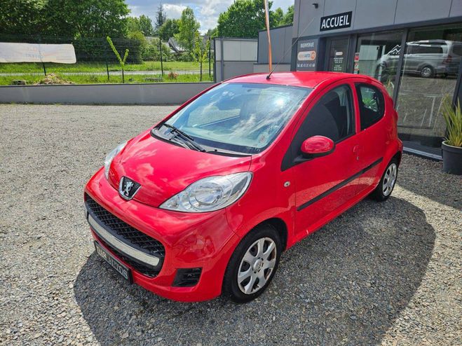 Peugeot 107 1.0i 68cv Trendy 5 portes ROUGE de 2009