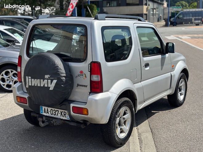 Suzuki Jimny 1.5 DDIS Maori SE 86ch 4x4 Gris de 2009