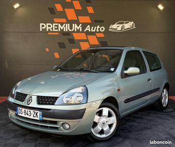  Voir détails -Renault Clio 1.4 i 100 CV Luxe Toit Ouvrant Kit Distr à Chignin (73)