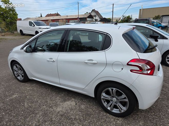 Peugeot 208 1.6l 120ch Allure  de 2013